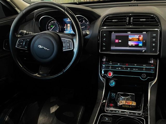 Jaguar XF  第15張相片