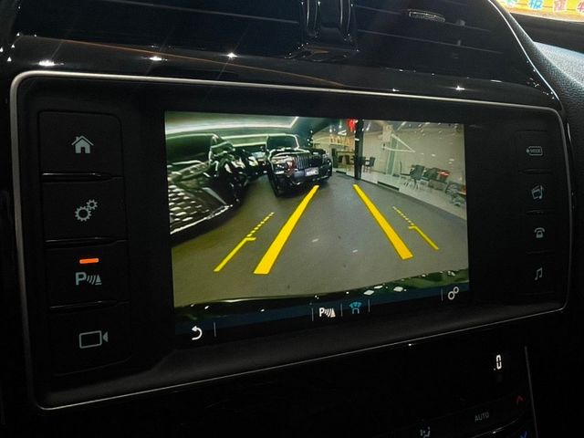 Jaguar XF  第18張相片