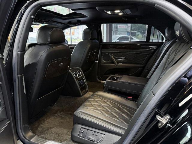 Bentley Flying Spur  第13張相片