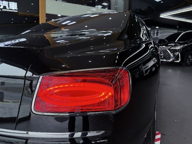 Bentley Flying Spur  第18張相片