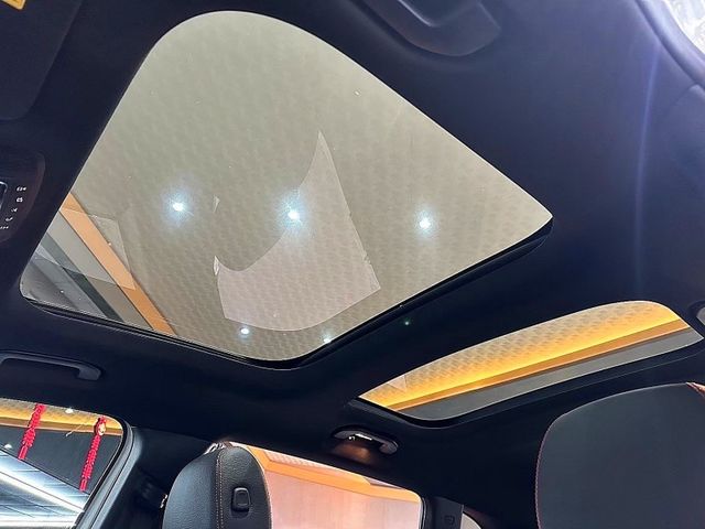 Mercedes-Benz/賓士   GLB-CLASS  第13張相片