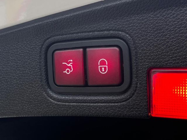 Mercedes-Benz/賓士 C300  第20張相片