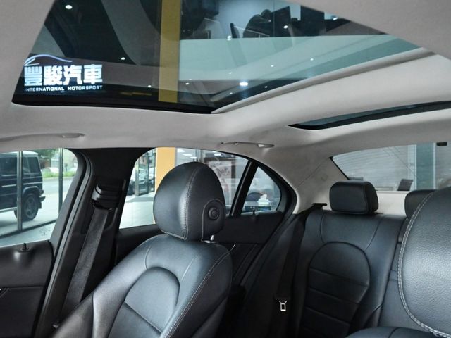 Mercedes-Benz/賓士 C300  第6張相片
