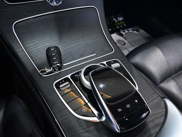 Mercedes-Benz/賓士 C300  第12張相片
