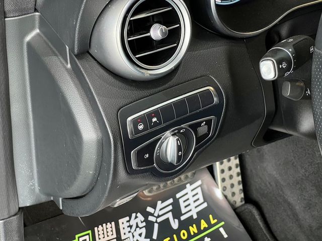 Mercedes-Benz/賓士 C300  第14張相片