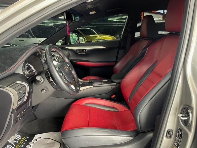 Lexus NX  第7張相片