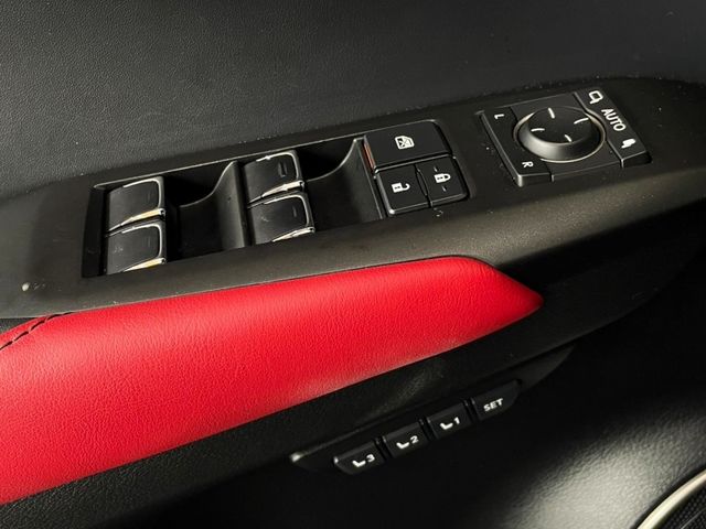 Lexus NX  第13張相片