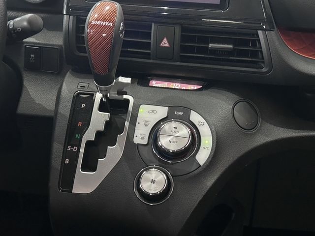 Toyota SIENTA  第17張相片