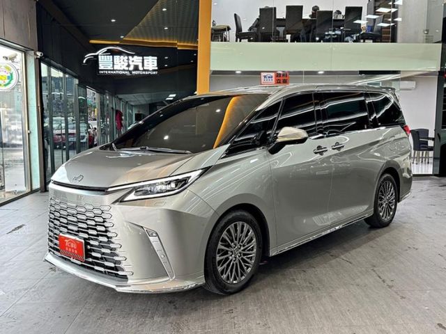 Lexus LM  第1張相片