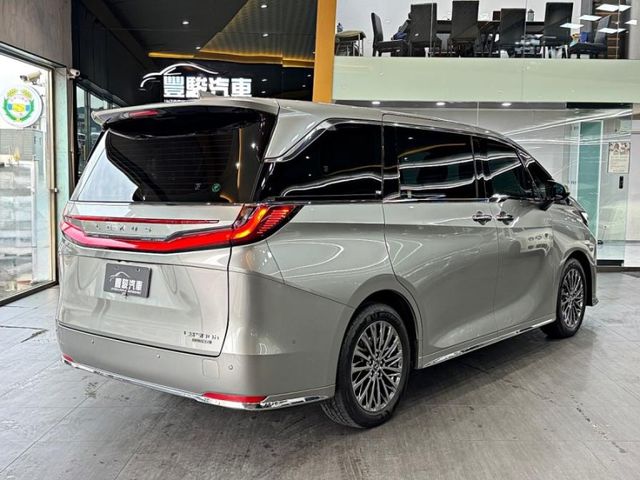 Lexus LM  第4張相片