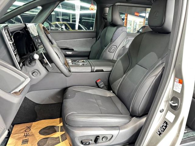 Lexus LM  第6張相片