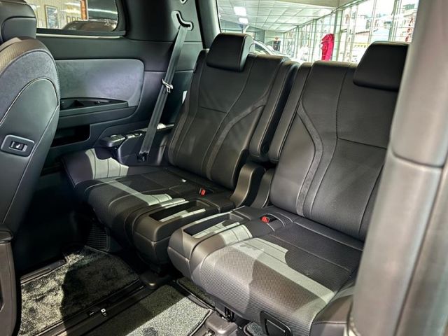 Lexus LM  第8張相片