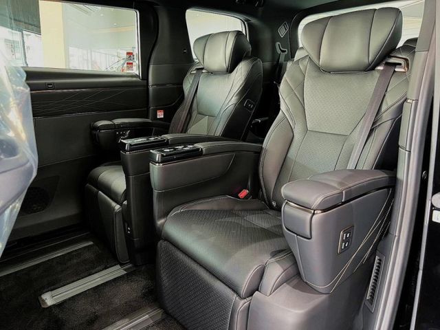 Toyota ALPHARD  第7張相片