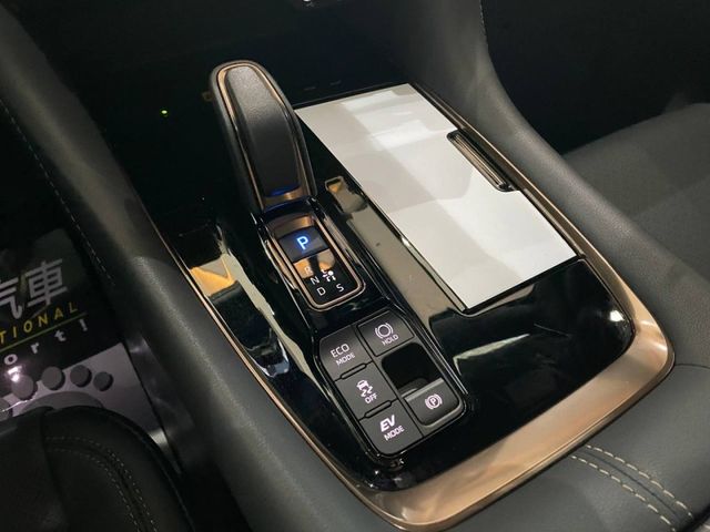 Toyota ALPHARD  第12張相片