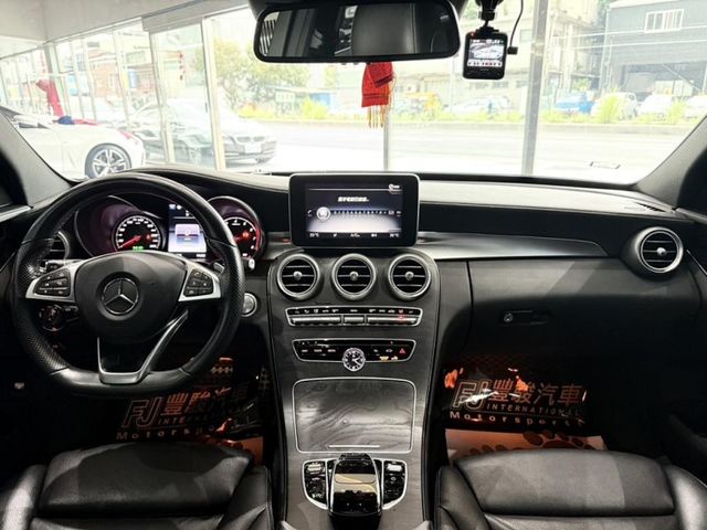Mercedes-Benz/賓士 C400  第11張相片