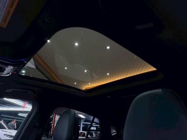 Mercedes-Benz/賓士 GLC300  第17張相片