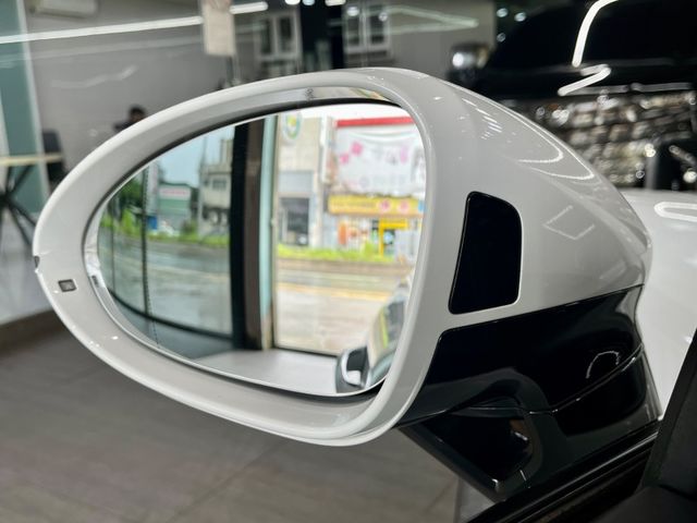 豐駿精選好車 總代理Panamera 頂級選配 四座冷熱通風椅 Bose環繞音響  第16張相片