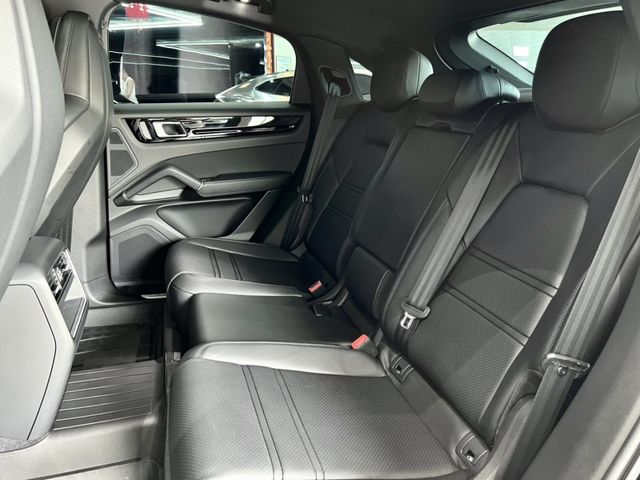 豐駿精選好車 23年Cayenne Coupe一手漂亮車原廠保固中可協助升級改裝  第8張相片