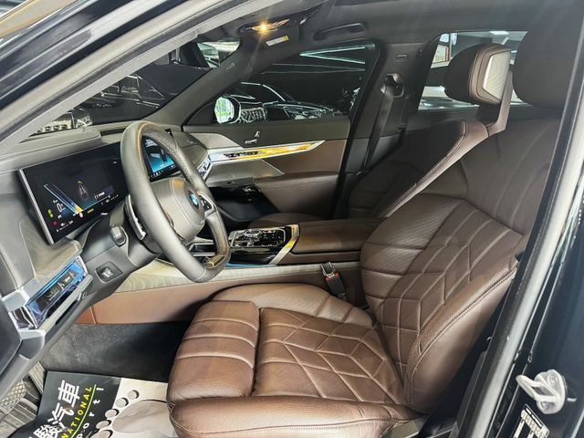 豐駿精選好車 2022 735i Luxury總代理 5AU跟車 抬顯 B&W  第7張相片