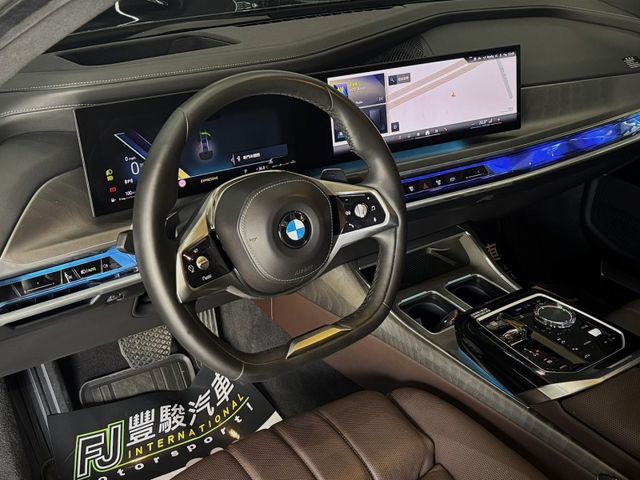 豐駿精選好車 2022 735i Luxury總代理 5AU跟車 抬顯 B&W  第14張相片
