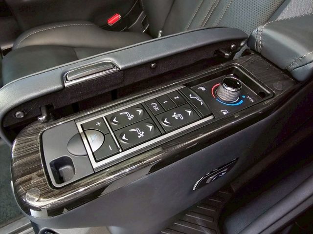 Lexus LM  第7張相片