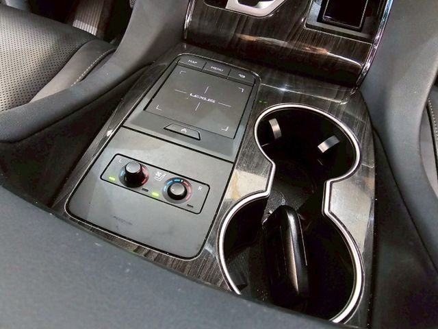 Lexus LM  第9張相片