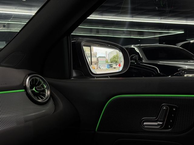 Mercedes-Benz/賓士 GLA200  第11張相片