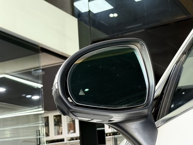 Mercedes-Benz/賓士 E-CLASS  第21張相片