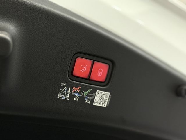 Mercedes-Benz/賓士 E-CLASS  第24張相片