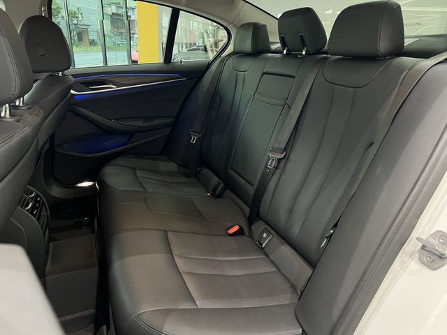 BMW/ 寶馬 520i Luxury  第7張相片