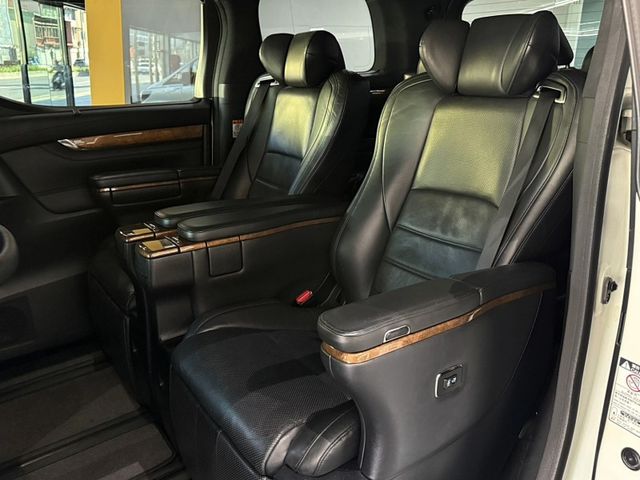 Toyota ALPHARD  第9張相片