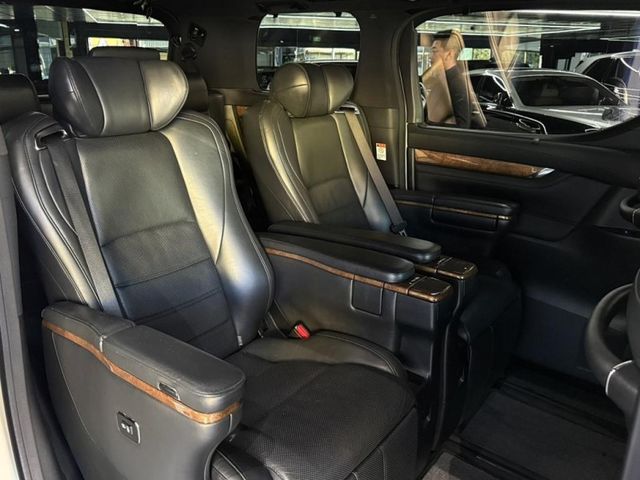 Toyota ALPHARD  第10張相片
