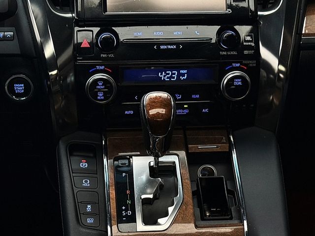 Toyota ALPHARD  第16張相片