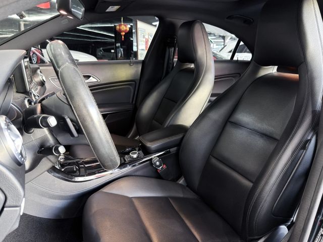 Mercedes-Benz/賓士 CLA250  第2張相片