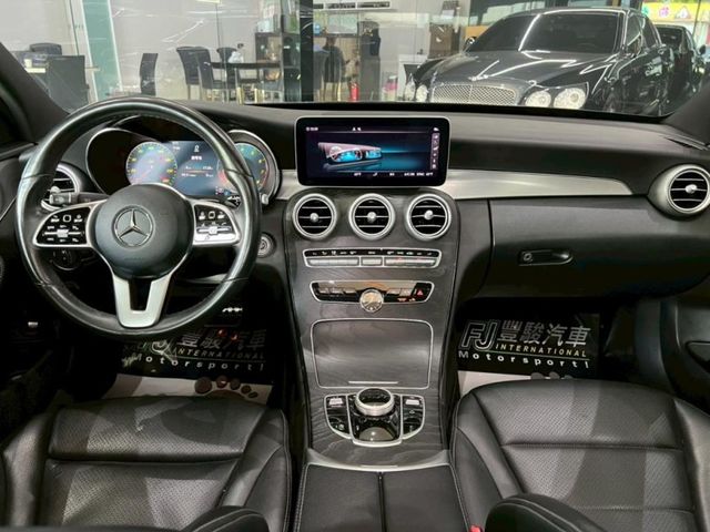 豐駿精選好車2019超美未領 C300液晶儀表 全景 光束頭燈 電尾門19230  第3張相片