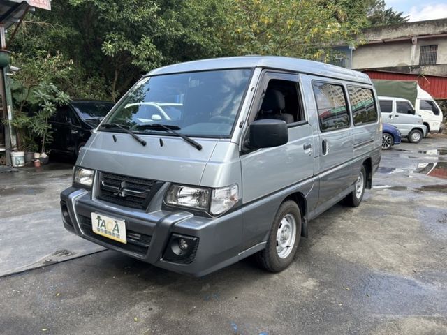 Mitsubishi  Delica ~TACA優良車商~*(小林汽車)* 正2018年 MITSUBISHI DELICA 三菱 得利卡 2.4 銀灰雙色 廂車 手排 後出風口 八人座 長軸 豪  第1張相片