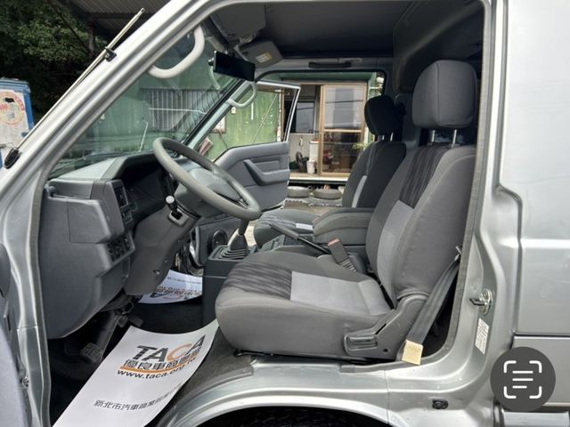 Mitsubishi  Delica ~TACA優良車商~*(小林汽車)* 正2018年 MITSUBISHI DELICA 三菱 得利卡 2.4 銀灰雙色 廂車 手排 後出風口 八人座 長軸 豪  第3張相片