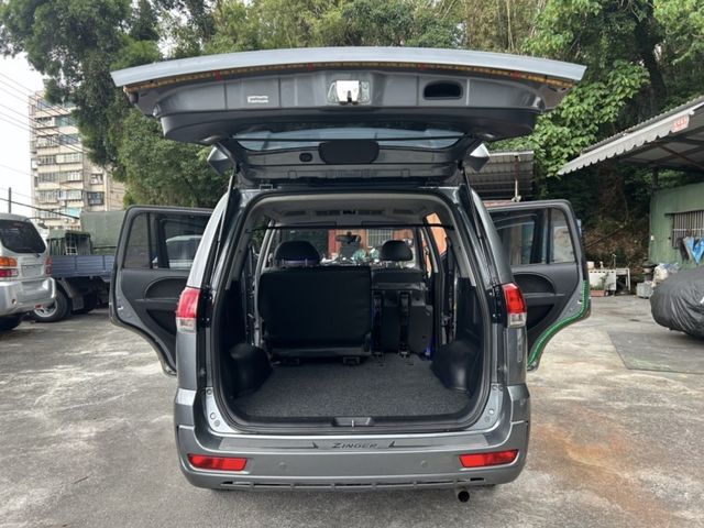 Mitsubishi  Zinger  第8張相片