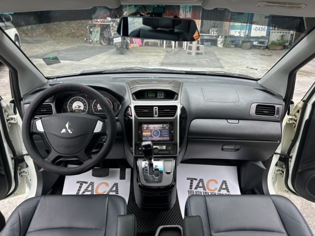 Mitsubishi  Savrin ~TACA優良車商~*(小林汽車)* 正2012年 僅跑11萬 MITSUBISHI SAVRIN 三菱 幸福力 2.4 白色 七人座 天窗 DVD 旅  第4張相片