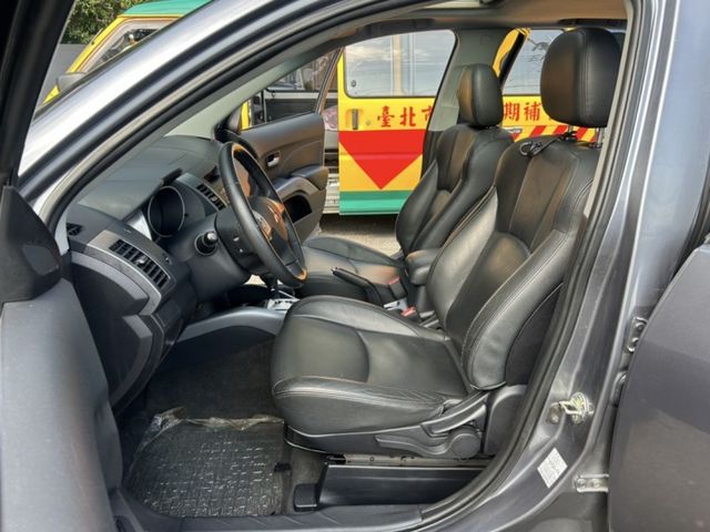 Mitsubishi  Outlander ~TACA優良車商~*(小林汽車)* 正2008年 MITSUBISHI OUTLANDER 三菱 奧蘭德 2.4 灰色   第4張相片