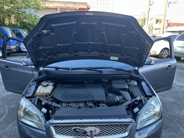 Ford/福特  Focus ~TACA優良車商~*(小林汽車)* 正2007年 FORD FOCUS 福特 佛卡斯 1.8 汽油 灰色 四門 手  第8張相片