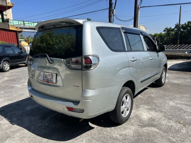 Mitsubishi  Zinger ~TACA優良車商~*(小林汽車)* 正2011年 僅跑11萬 MITSUBISHI ZINGER 三菱 勁哥 2.4 銀色 後出風口 S  第2張相片