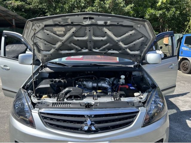 Mitsubishi  Zinger ~TACA優良車商~*(小林汽車)* 正2011年 僅跑11萬 MITSUBISHI ZINGER 三菱 勁哥 2.4 銀色 後出風口 S  第10張相片