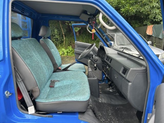 Mitsubishi  Delica ~TACA優良車商~*(小林汽車)* 僅跑9萬 正2017年 MITSUBISHI DELICA 三菱 得利卡 2.4 藍色 貨車 木床 手排 倒車  第3張相片