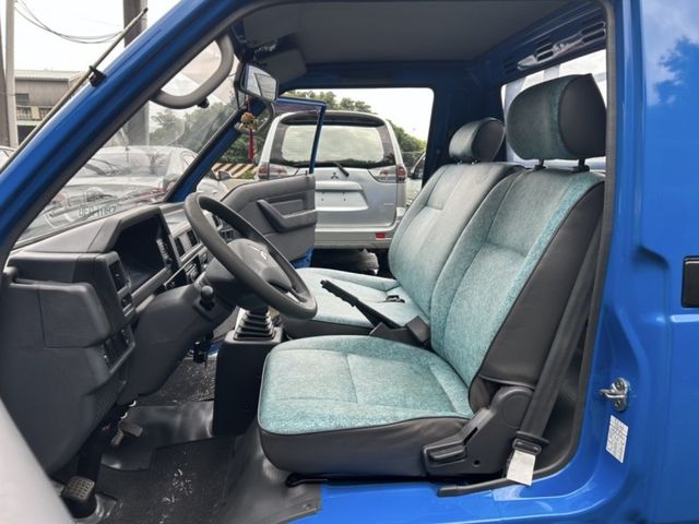 Mitsubishi  Delica ~TACA優良車商~*(小林汽車)* 僅跑9萬 正2017年 MITSUBISHI DELICA 三菱 得利卡 2.4 藍色 貨車 木床 手排 倒車  第4張相片