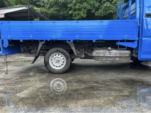 Mitsubishi  Delica ~TACA優良車商~*(小林汽車)* 僅跑9萬 正2017年 MITSUBISHI DELICA 三菱 得利卡 2.4 藍色 貨車 木床 手排 倒車  第6張相片