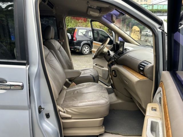 Nissan  Serena QRV ~TACA優良車商~*(小林汽車)* 正2002年 僅跑14萬 日產 NISSAN QRV 2.0 銀色 七人座 後出  第3張相片
