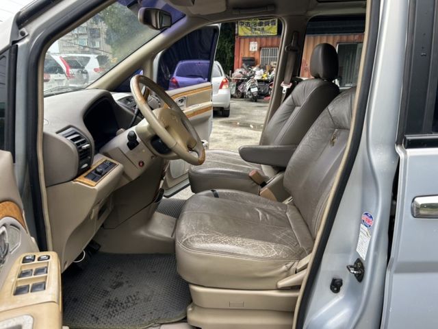 Nissan  Serena QRV ~TACA優良車商~*(小林汽車)* 正2002年 僅跑14萬 日產 NISSAN QRV 2.0 銀色 七人座 後出  第4張相片