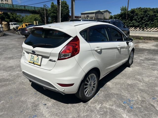 Ford/福特  Fiesta ~TACA優良車商~*(小林汽車)* 正2014年 FORD FIESTA 福特 菲斯塔 1.0 五門 白色 渦輪 運  第2張相片