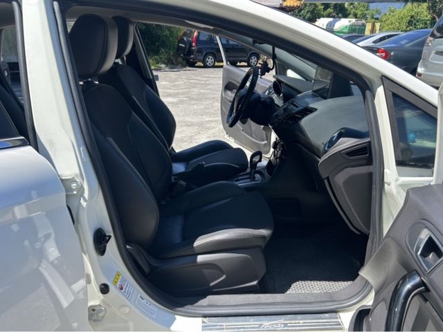 Ford/福特  Fiesta ~TACA優良車商~*(小林汽車)* 正2014年 FORD FIESTA 福特 菲斯塔 1.0 五門 白色 渦輪 運  第3張相片